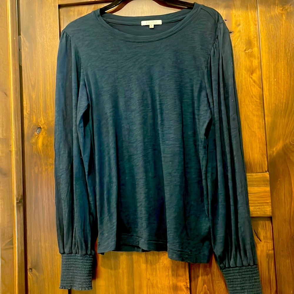 Z Supply size medium elastic cuff top.